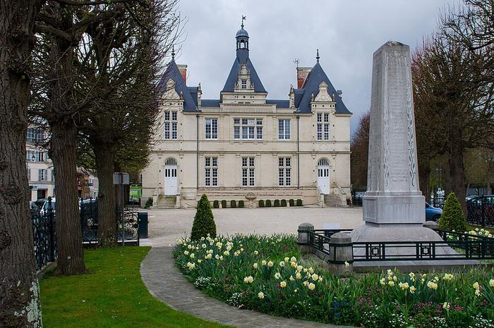 L’Isle-Adam - Immobilier - CENTURY 21 Osmose  - Mairie_de_l'Isle-Adam-monuments_aux_morts