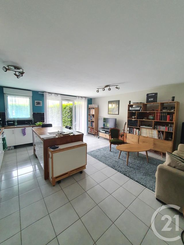 Afficher la photo en grand Appartement F3 à vendre - 3 pièces - 65.5 m2 - BEAUMONT SUR OISE - 95 - ILE-DE-FRANCE - Century 21 Osmose