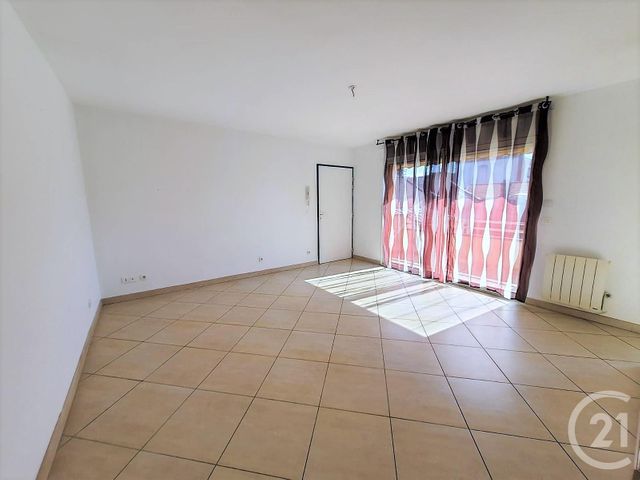Afficher la photo en grand Appartement F3 à vendre - 3 pièces - 64.0 m2 - PERSAN - 95 - ILE-DE-FRANCE - Century 21 Osmose