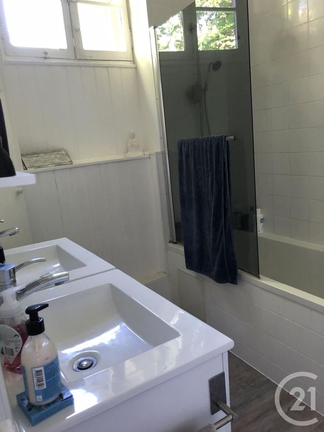 Appartement F3 à louer - 3 pièces - 67.0 m2 - PRESLES - 95 - ILE-DE-FRANCE - Century 21 Osmose
