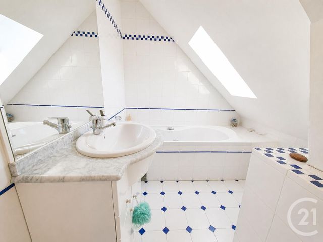 maison à vendre - 8 pièces - 259.44 m2 - NESLES LA VALLEE - 95 - ILE-DE-FRANCE - Century 21 Osmose