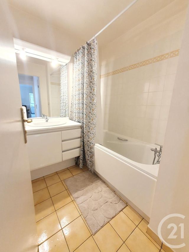 Appartement F3 à vendre - 3 pièces - 63.37 m2 - L ISLE ADAM - 95 - ILE-DE-FRANCE - Century 21 Osmose