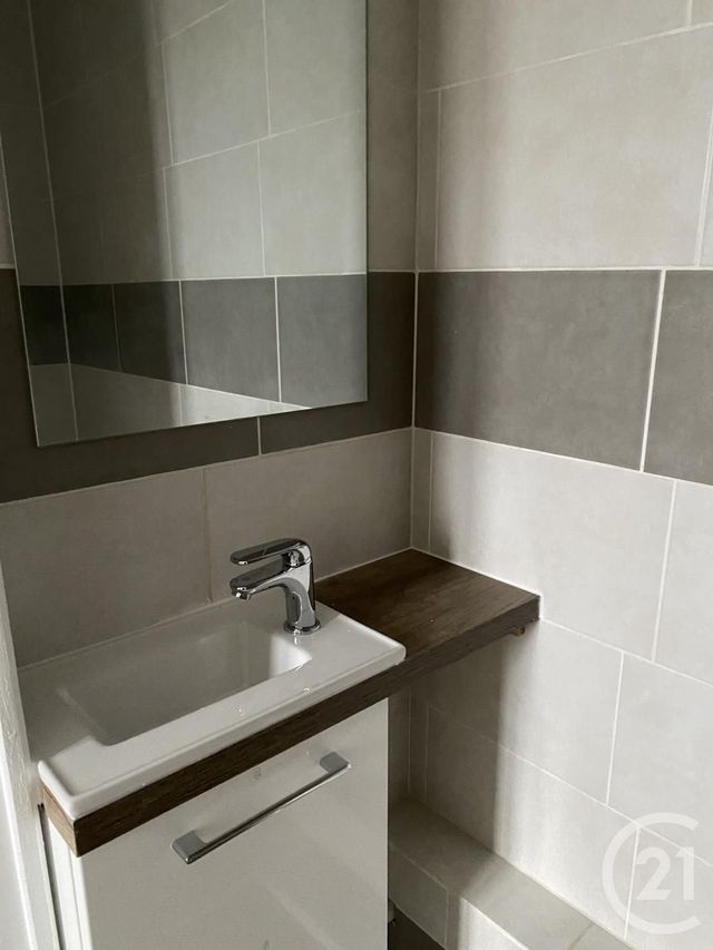 Appartement à louer - 2 pièces - 26.85 m2 - PERSAN - 95 - ILE-DE-FRANCE - Century 21 Osmose