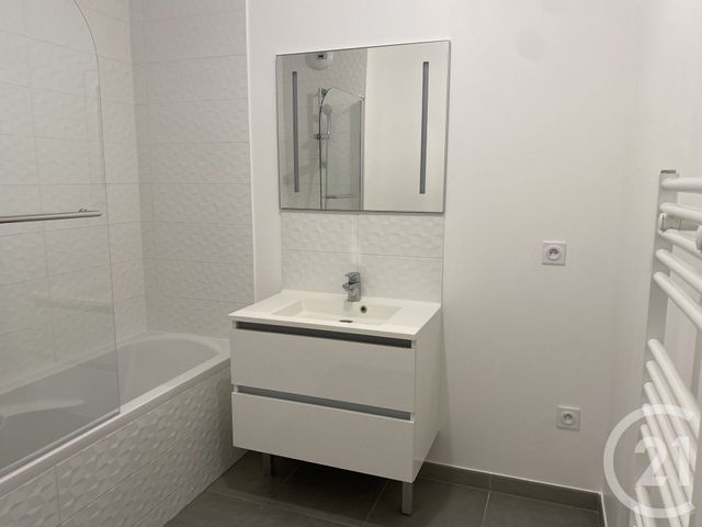 Appartement à louer - 3 pièces - 57.9 m2 - L ISLE ADAM - 95 - ILE-DE-FRANCE - Century 21 Osmose