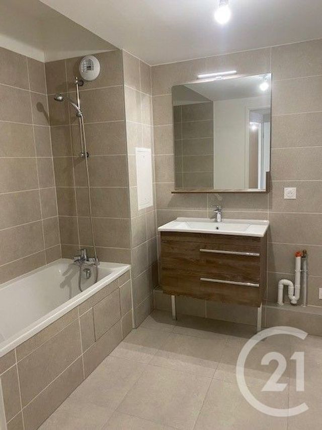 Appartement à louer - 3 pièces - 63.9 m2 - L ISLE ADAM - 95 - ILE-DE-FRANCE - Century 21 Osmose