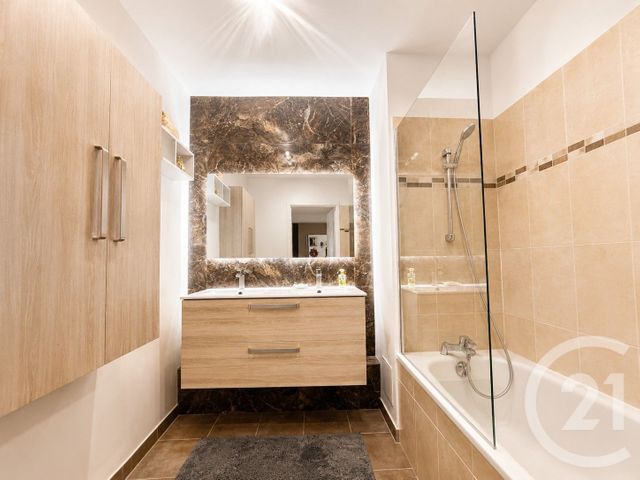 Appartement F4 à vendre - 4 pièces - 82.43 m2 - L ISLE ADAM - 95 - ILE-DE-FRANCE - Century 21 Osmose