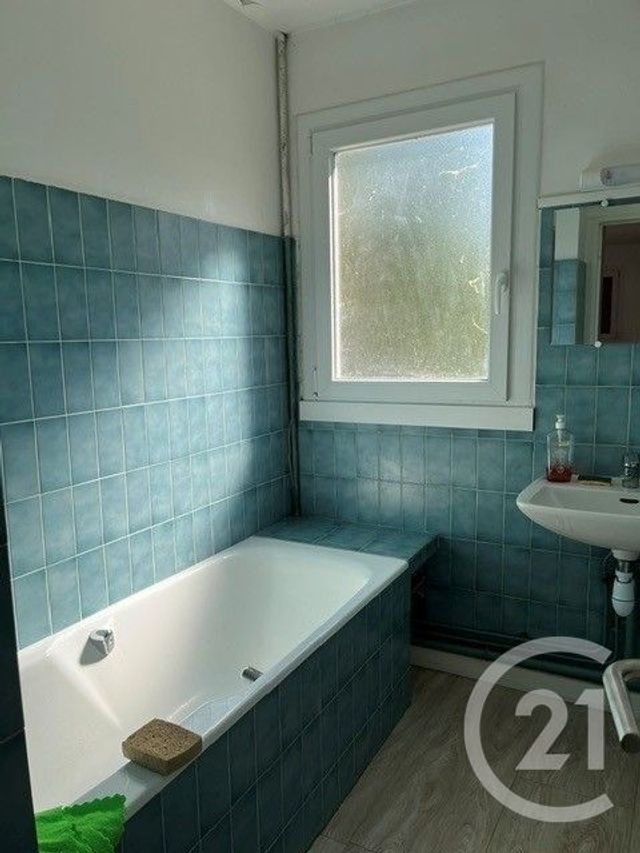Appartement à louer - 3 pièces - 56.34 m2 - L ISLE ADAM - 95 - ILE-DE-FRANCE - Century 21 Osmose