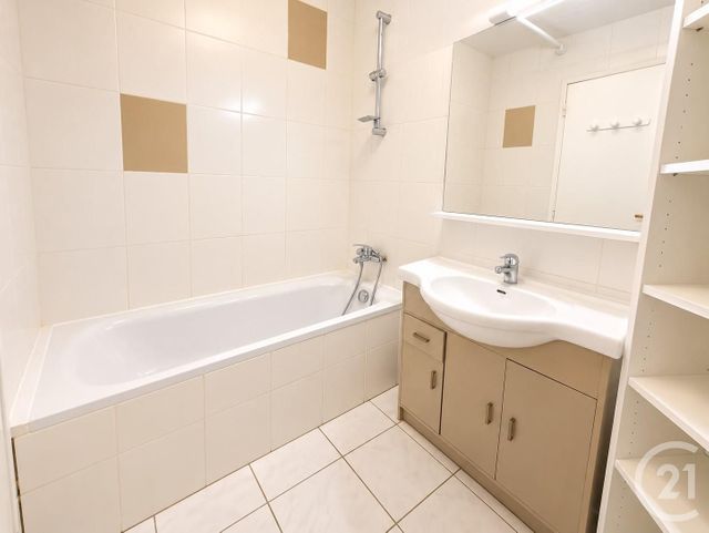 Appartement F3 à vendre - 3 pièces - 66.37 m2 - L ISLE ADAM - 95 - ILE-DE-FRANCE - Century 21 Osmose