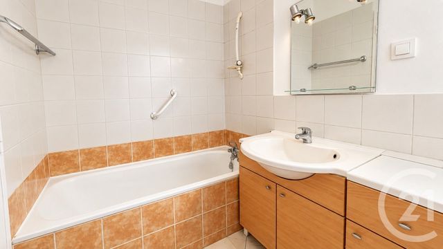 Appartement F3 à vendre - 3 pièces - 66.43 m2 - L ISLE ADAM - 95 - ILE-DE-FRANCE - Century 21 Osmose